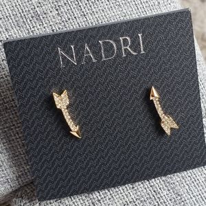 Nadri arrow  pavé

Earrings